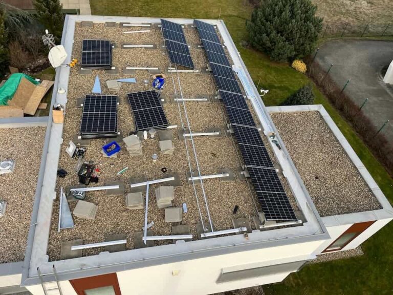 FVE instalace panelů na střeše